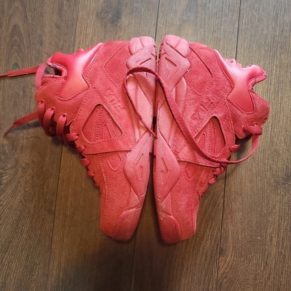 Fila The Cage Hightop Sneakers Size 5 Jrs. - Picture 2 of 10